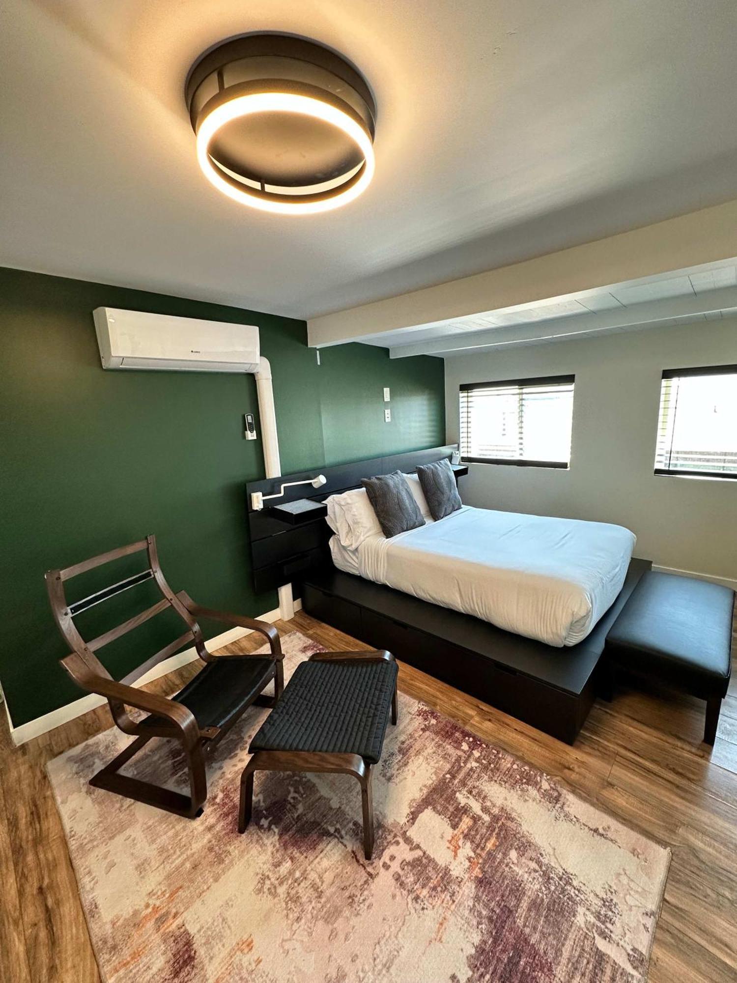 Special Studio In Center Of Сан-Диего Экстерьер фото
