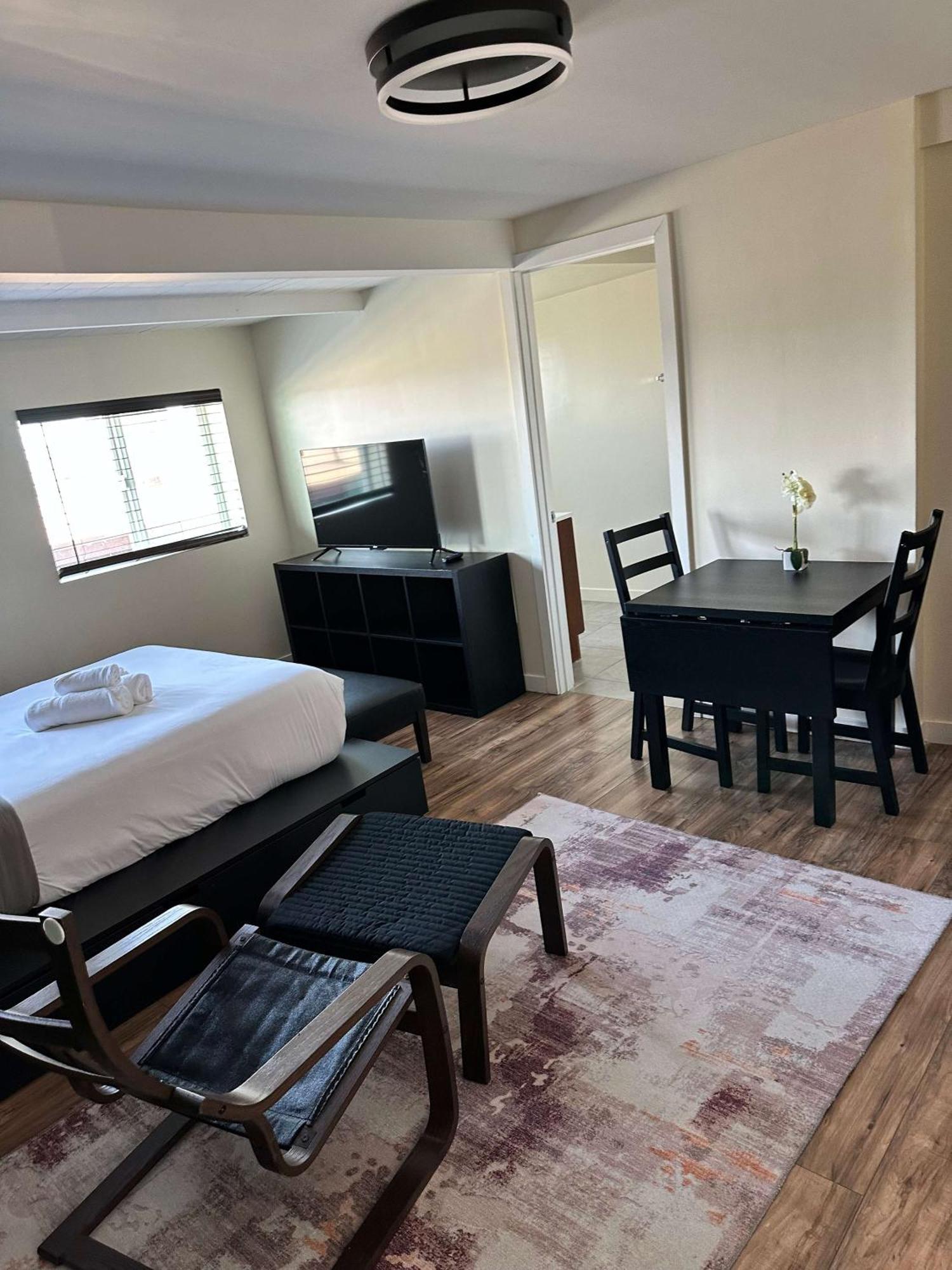 Special Studio In Center Of Сан-Диего Экстерьер фото